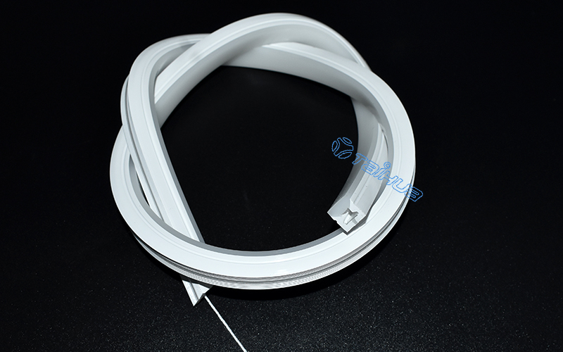 LED霓虹燈雙色硅膠套管穿pcb板有哪些注意事項(xiàng)？